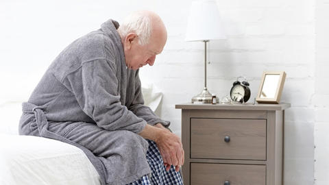 adulto_mayor_con_fatiga